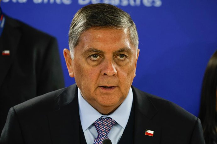 Santiago, 25 de mayo de 2026.  El biministro del Interior y Secretaria General de Gobierno, Claudio Alvarado, encabeza la sesion del COGRID Nacional con el motivo de coordinar las acciones de preparacion para este invierno, en dependencias de