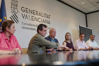 Firma del "microacuerdo" salarial entre Educación, CSIF y ANPE