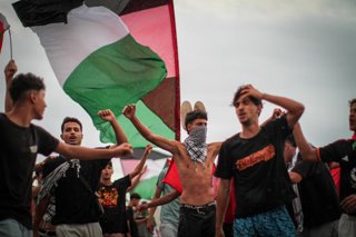 Archivo - September 10, 2025, Tunis, Tunis, Tunisia: Supporters and activists of the Global Sumud Flotilla gather at the Tunisian port of Sidi Bou Said, ahead of the scheduled departure to the Gaza Strip to break Israel's blockade on the Palestinian terri