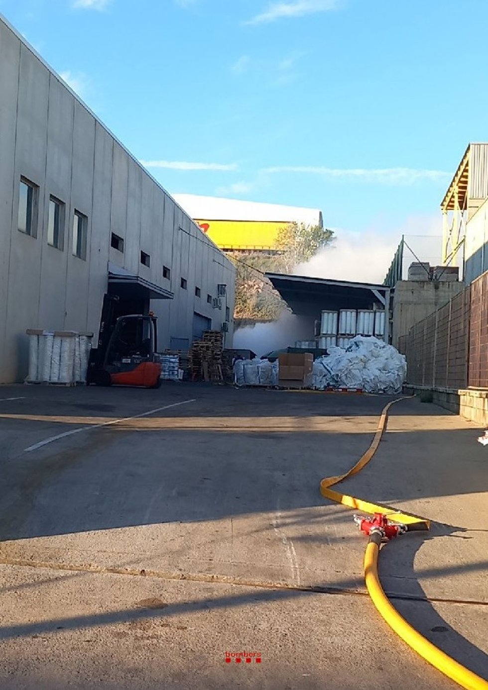 15 Dotaciones De Los Bombers Trabajan En Una Fuga De Cloro En Una Empresa De Manresa (Barcelona) Este Martes
