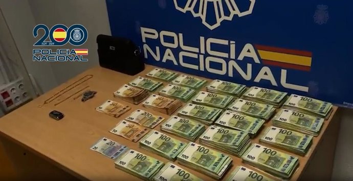 Dinero en efectivo incautado a los dos detenidos