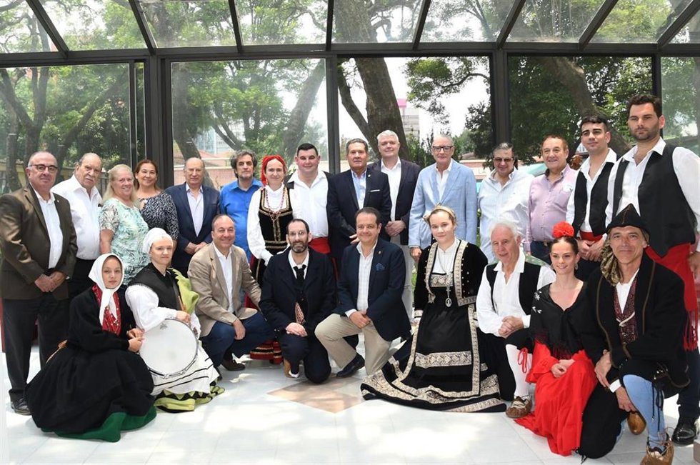 El 80 aniversario de la fundación del Centro Montañés de México reúne a cerca de 400 cántabros