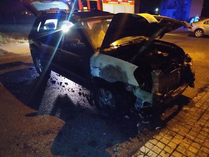 Uno de los vehículos incendiados de madrugada en Ponferrada (León).