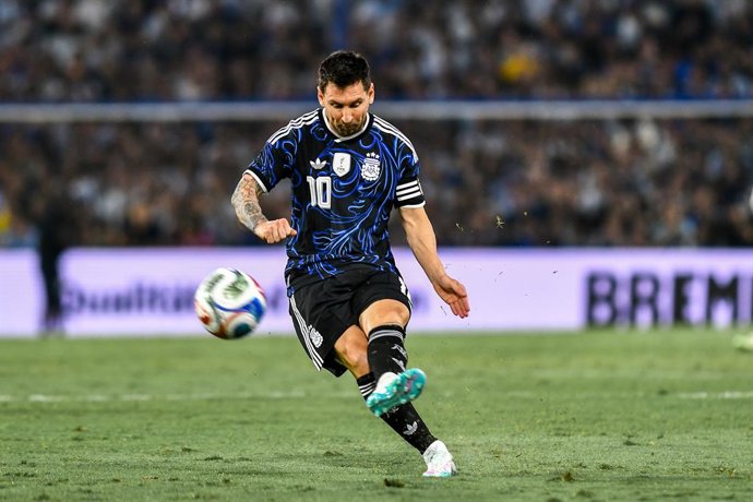 Archivo - Arquivo - 27 de março de 2026, Argentina, Buenos Aires: O argentino Lionel Messi em ação durante o amistoso internacional de futebol entre a Argentina e a Mauritânia no Estádio La Bombonera. Foto: Cristina Sille/dpa