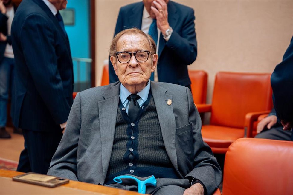 Archivo - El profesor y economista, Ramón Tamames, antes del acto de homenaje a las Parlamentarias Constituyentes, en el Congreso de los Diputados, a 5 de diciembre de 2024, en Madrid (España).