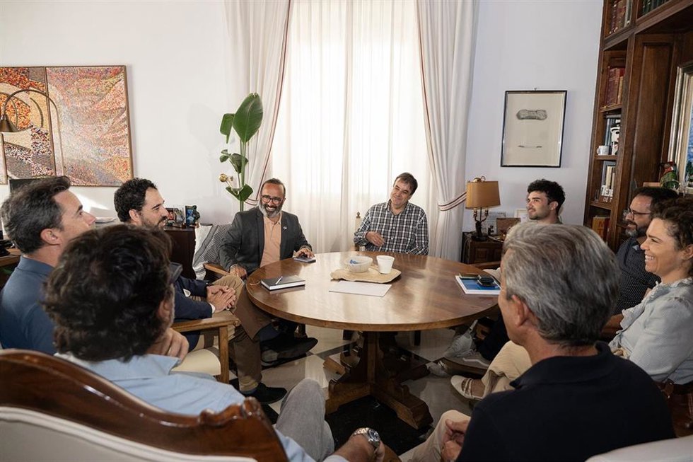 Reunión del presidente de la Diputación de Cáceres, Miguel Ángel Morales, con trabajadores de la central nuclear de Almaraz