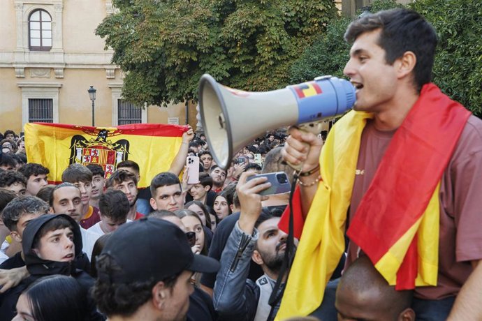 Archivo - El periodista Vito Quiles, een un acto 'España combativa' convocado en la Facultad de Derecho de la Universidad de Granada. 