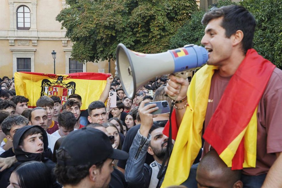 Archivo - El periodista Vito Quiles, een un acto 'España combativa' convocado en la Facultad de Derecho de la Universidad de Granada. 
