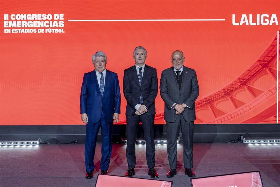 Archivo - Javier Tebas y Enrique Cerezo junto al Ministro del Interior Fernando Grande-Marlaska