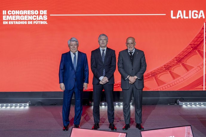 Archivo - De izda a dcha: Enrique Cerezo, Fernando Grande-Marlaska y Javier Tebas