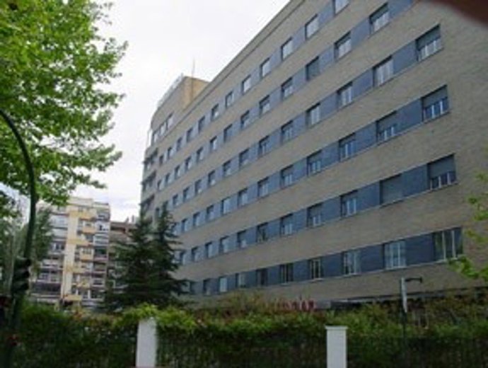 Archivo - Fachada del Hospital Materno Infantil de Granada