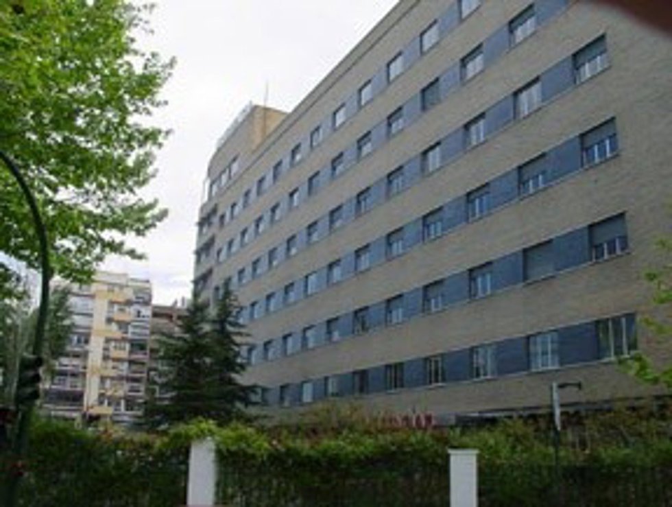 Archivo - Fachada del Hospital Materno Infantil de Granada