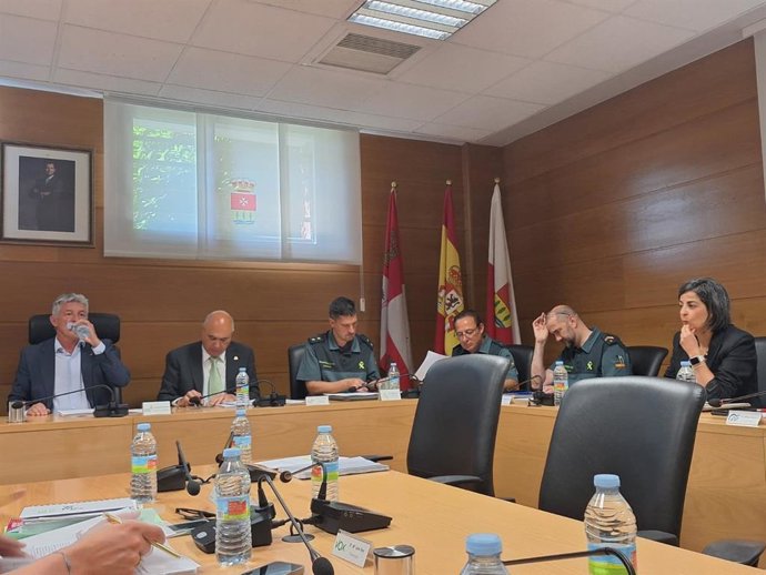 El subdelegado del Gobierno, Jacinto Canales, y el alcalde de Arroyo de la Encomienda, Sarbelio Fernández, en la reunión de la Junta local de Seguridad para las próximas fiestas patronales