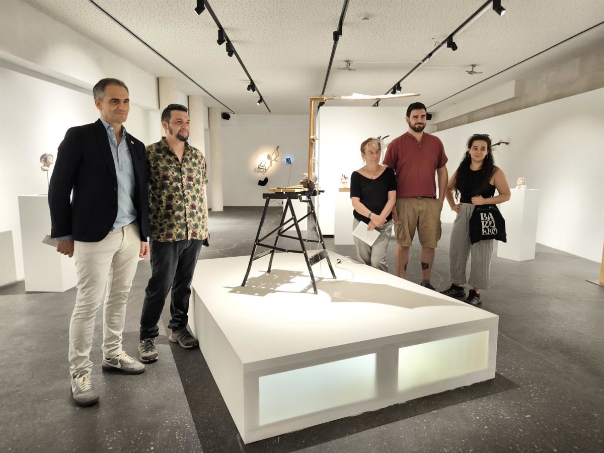 Un universo simbólico realizado en cerámica, hierro y madera por Juanma Martín hasta el 19 de julio en el CCR