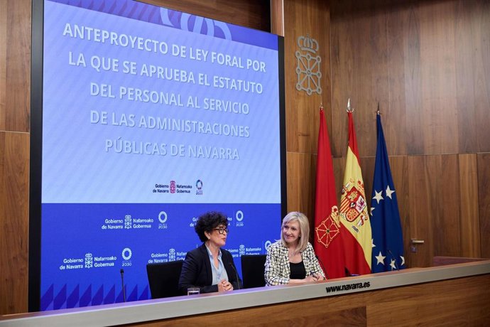 La consejera de Interior, Función Pública y Justicia, Inma Jurío, comparece en rueda de prensa junto a la directora general Gloria Arancón.