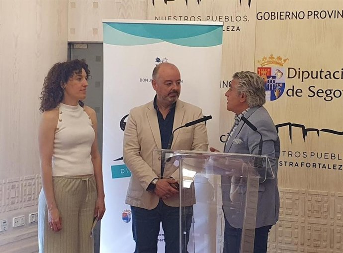 Noelia Gómez, Sergio cAlleja y Chema Bravo .