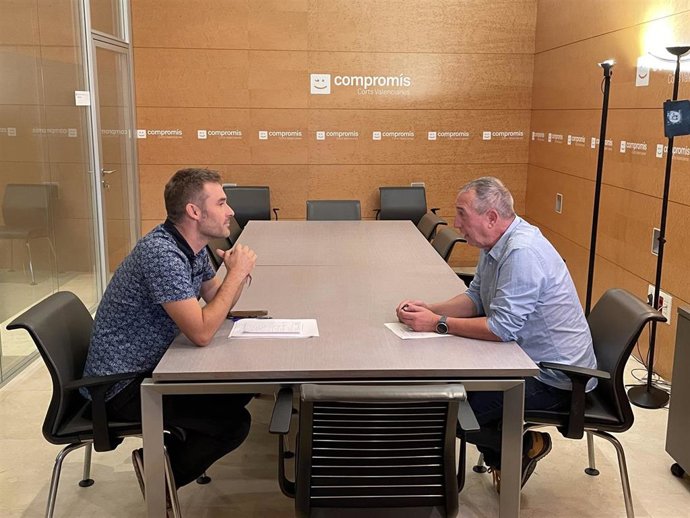 Archivo - El portavoz de Educación de Compromís en Les Corts, Gerard Fullana, y el síndic del grupo, Joan Baldoví