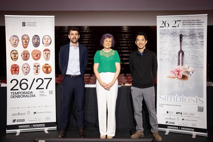 La consejera Esnaola, el director gerente de la Fundación Baluarte, Rubén Jauquicoa, y el director titular y artístico de la Orquesta Sinfónica de Navarra, Perry So