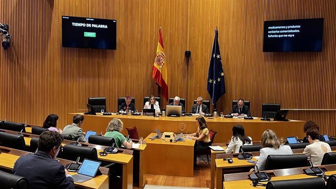 Imagem da Subcomissão responsável pelo estudo da situação do setor veterinário na Espanha, pertencente à Comissão de Saúde.