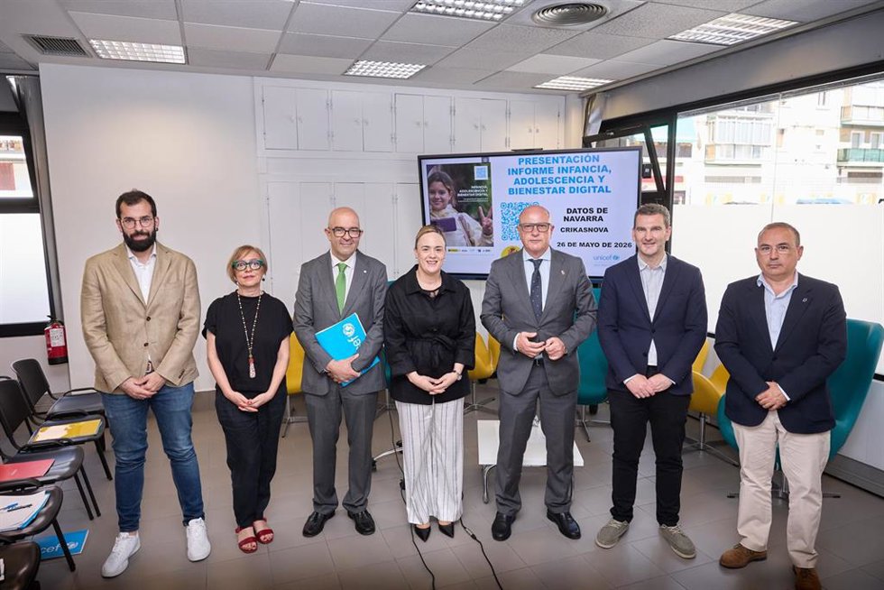 El consejero Gimeno visita centro CrikasNOVA y presenta informe infancia digital.