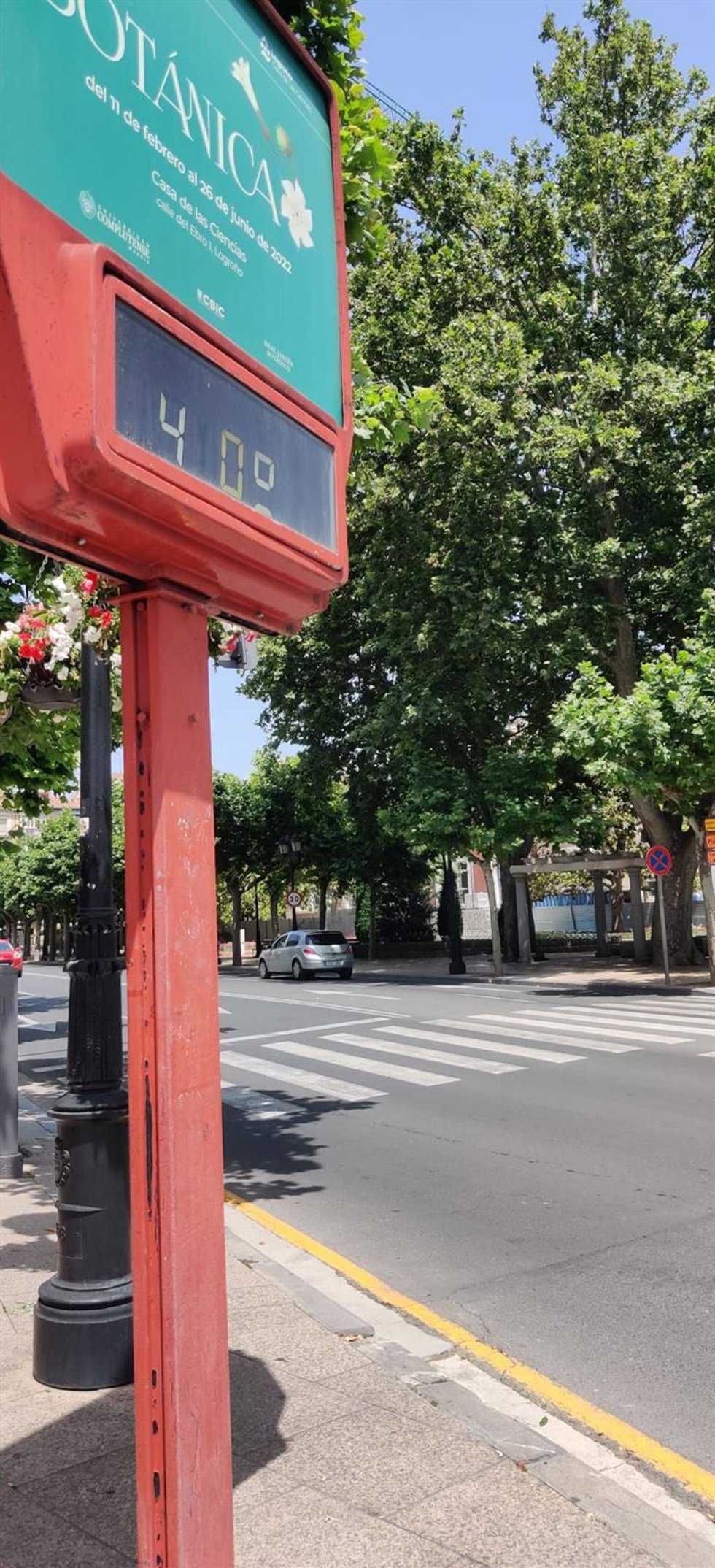 Archivo - Termómetros a 40 grados en Logroño, ola de calor