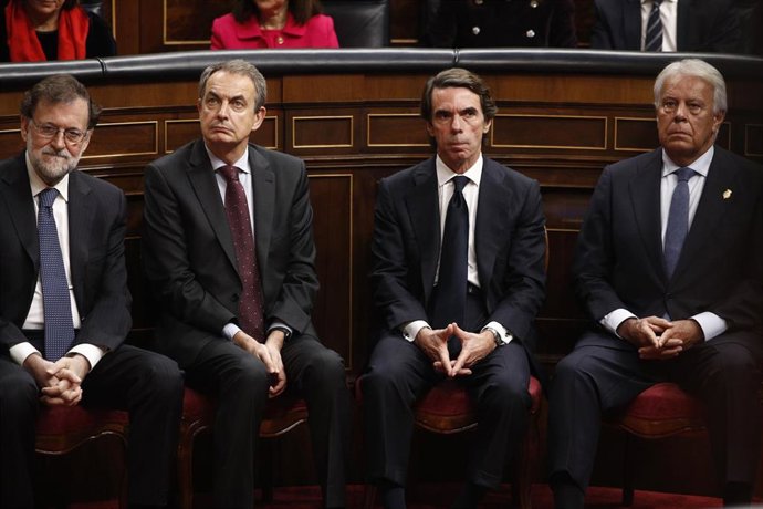 Archivo - Los ex presidentes del Gobierno Mariano Rajoy, José Luis Rodríguez Zapatero, José María Aznar y Felipe González en el acto conmemorativo del 40º aniversario de la Constitución de 1978.  
