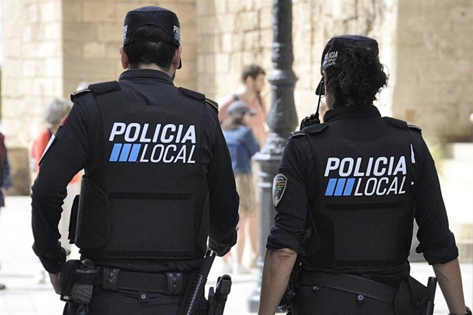 Archivo - Agentes de la Policía Local de Palma
