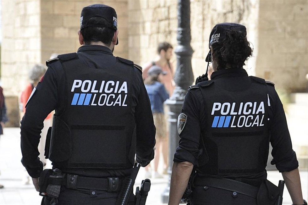 Archivo - Agentes de la Policía Local de Palma