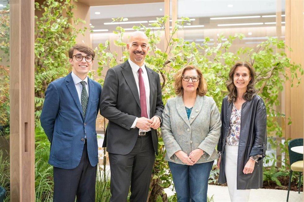 Javier Turiel, Responsable De Sostenibilidad Y Riesgos ASG; Mariano Espín, Director Comercial Caja Rural De Asturias; Concha Uría, Presidenta De PEP Y Liliana Valdés, Responsable De Instituciones En Caja Rural De Asturias, Durante La Firma Del Convenio.