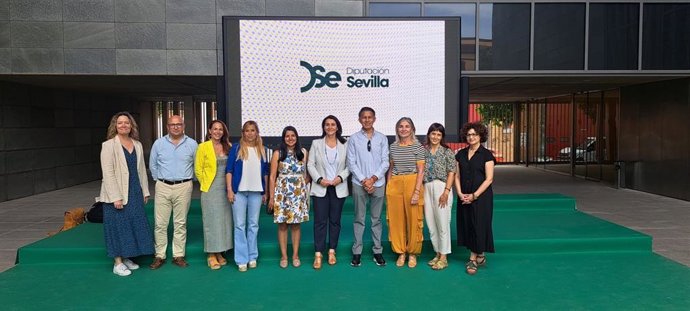 Imagen de la delegación ecuatoriana de la provincia de Pichincha, en su estancia en la Diputaciíon de Sevilla.