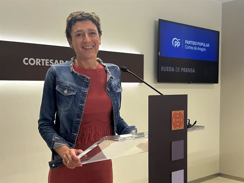 La portavoz del PP en las Cortes de Aragón, Ana Marín, en rueda de prensa.