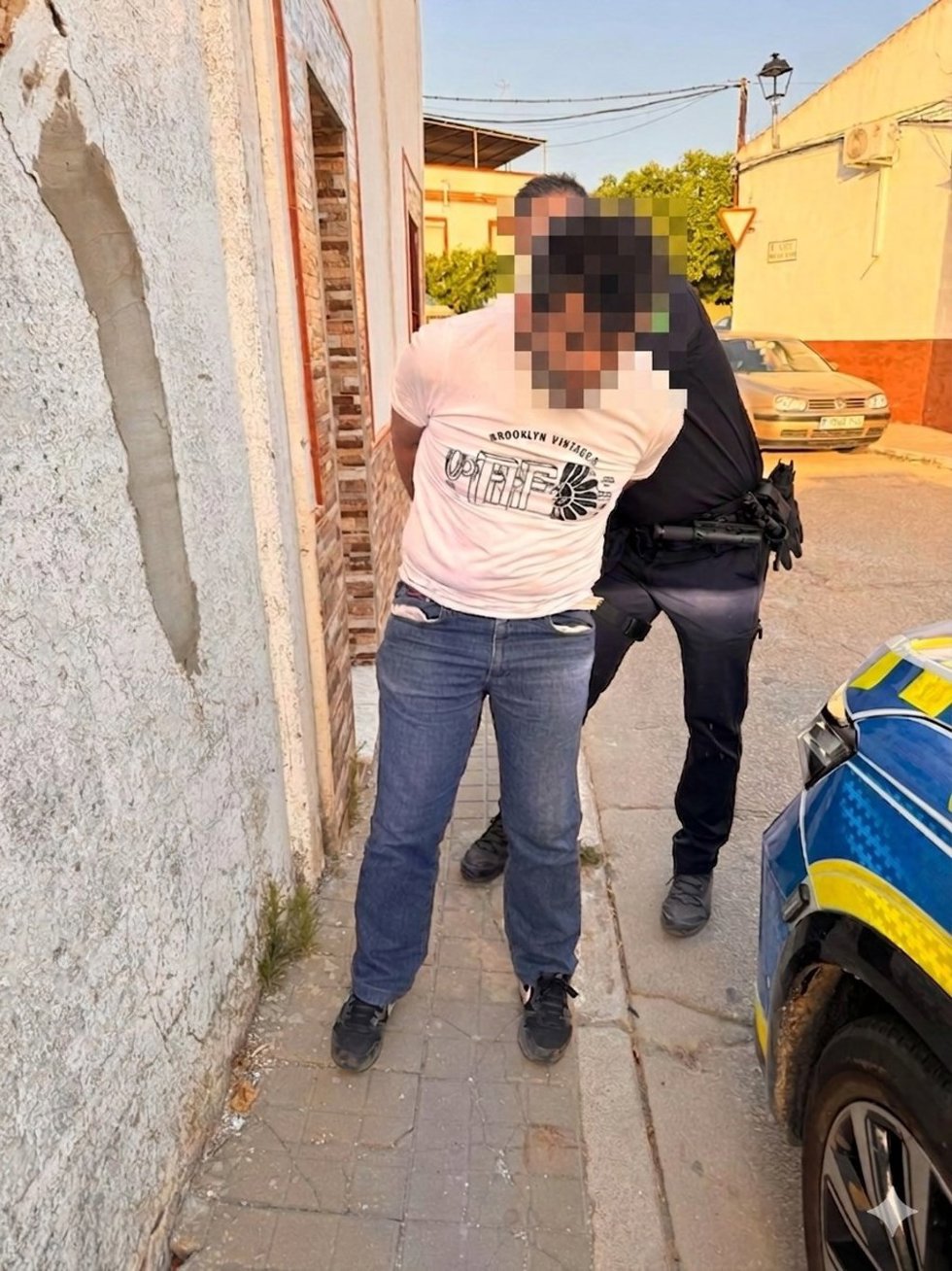 El arrestado durante la detencion.