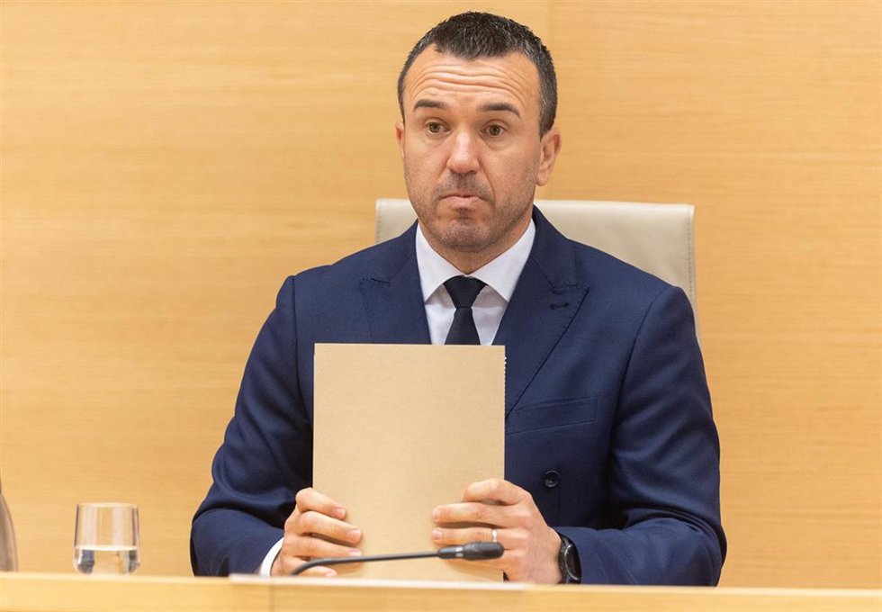 Archivo - Imagen de archivo del presidente de la Diputación de Valencia, Vicente Mompó, en su comparecencia en la comisión de investigación sobre la dana, en el Congreso de los Diputados, a 24 de noviembre de 2025, en Madrid