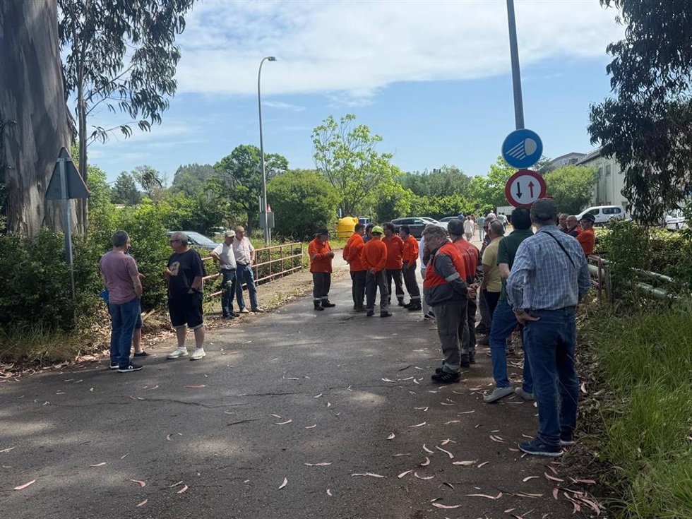 Concentración de protesta de trabajadores de ArcelorMittal nacidos 1963 y 1964, que reclaman acceder a la prejubilación.