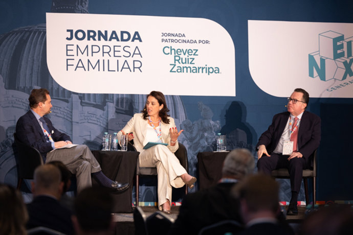 Ricardo Paullada, socio de CHEVEZ RUIZ ZAMARRIPA, Francisca Ponce, directora Ejecutiva THE FAMILY PONCE, y GROU, y Diego Urrea, director en LEONISA