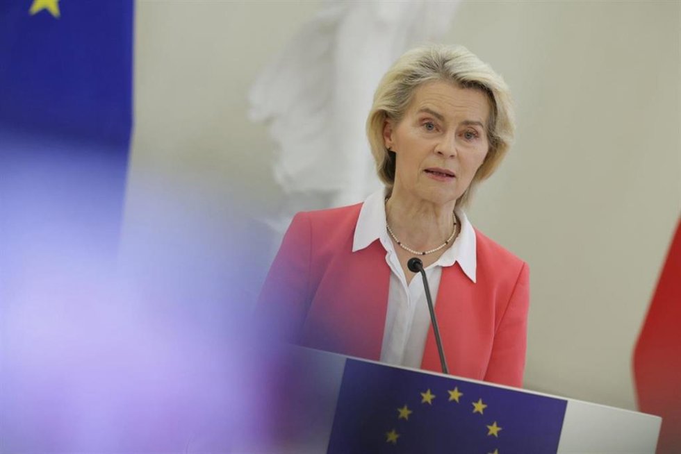 La presidenta de la Comisión Europea, Ursula von der Leyen, en una rueda de prensa desde Vilna (Lituania) tras la incursión de drones en es espacio aéreo de los países Bálticos de la pasada semana