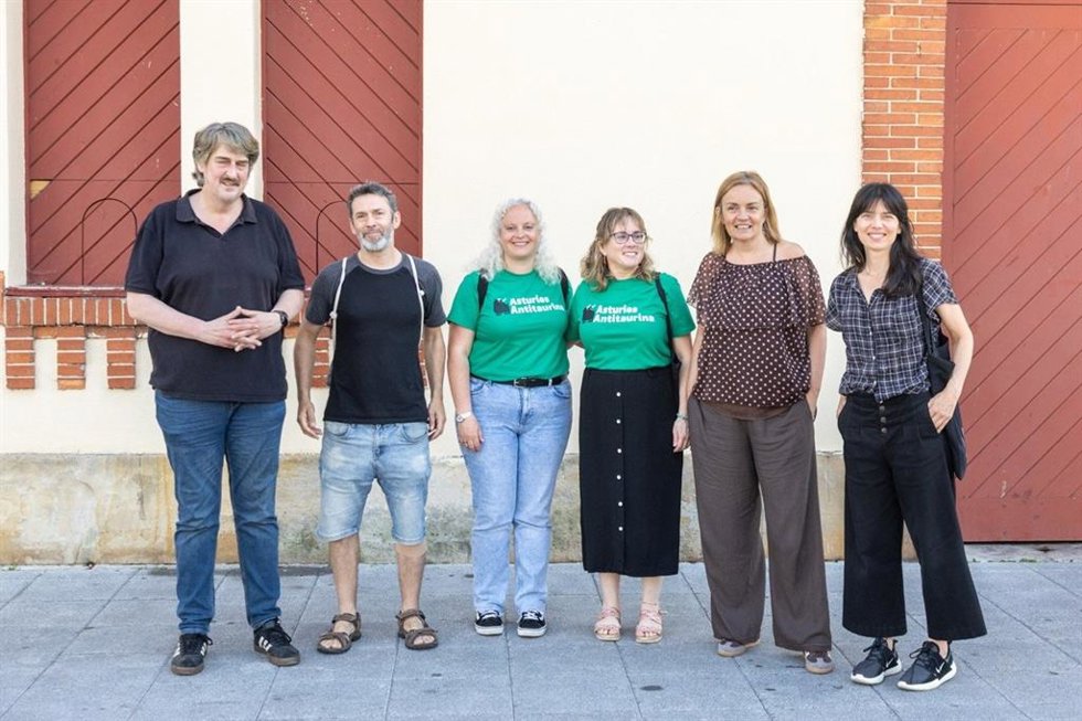 Somos Asturies, Convocatoria por Asturies y Movimiento Asturianista frente a la plaza de toros de El Bibio.