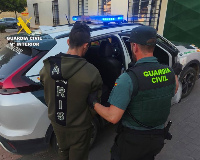 Detingut un home acusat de robar en dos vivendes de Vilafamés