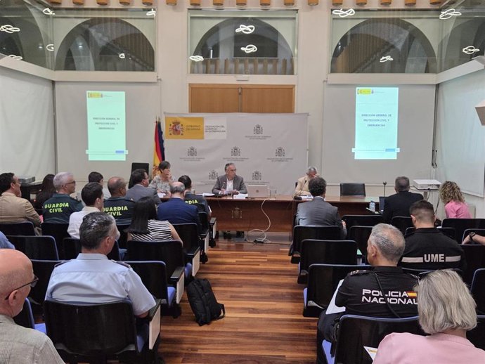 Reunión de coordinación de lucha contra los incendios forestales en la Delegación del Gobierno.