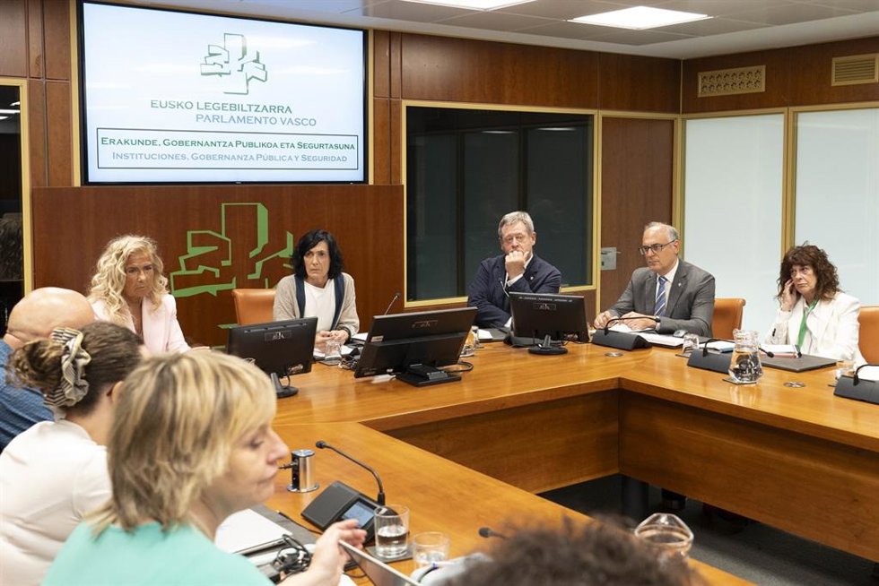 Zupiria está compareciendo este martes ante la Comisión de Instituciones, Gobernanza Pública y Seguridad