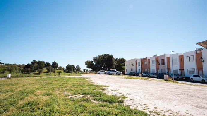 Archivo - Imagen de la parcela de Morón de la Frontera (Sevilla) donde la Diputación hará nuevas viviendas protegidas