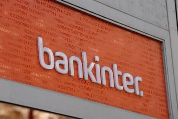 Archivo - Fachada del banco Bankinter.