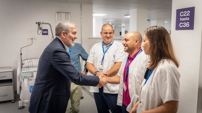 El presidente de Canarias, Fernando Clavijo, visita las instalaciones del nuevo Hospital de Día en el Complejo Hospitalario de Nuestra Señora de La Candelaria (Tenerife)