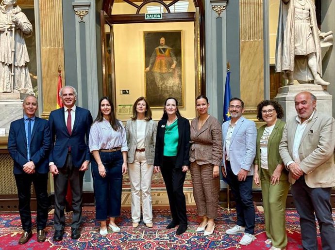 Representantes de Grupo 0 en la Comisión de Sanidad del Senado.