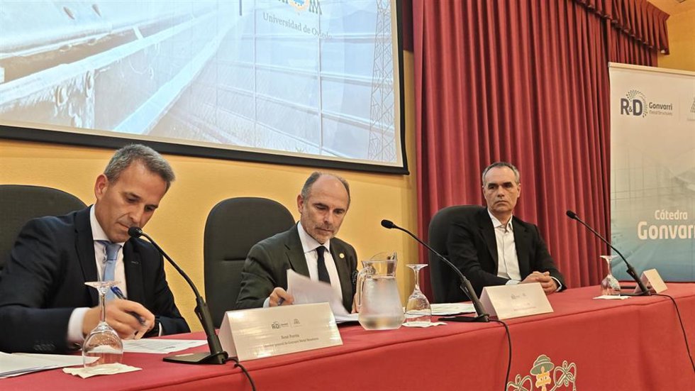 Firma d ela cátedra Gonvarri Metal Structures R&D, en Gijón.