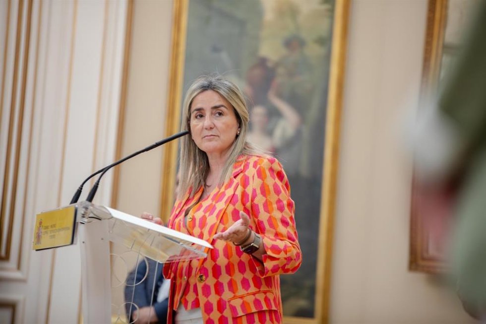 La ministra de Educación, Formación Profesional y Deportes, Milagros Tolón, recibe en la sede del Ministerio a una delegación de World Rugby.