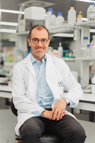 Archivo - El catedrático de bioquímica y biología molecular de la Facultad de Medicina y Ciencias de la Salud e investigador del Departamento de Ciencias Biomédicas de UIC Barcelona, Josep Clotet.