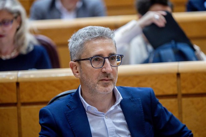 El ministro de Hacienda, Arcadi España, durante una sesión plenaria en el Senado, a 26 de mayo de 2026, en Madrid (España). Además de las acusaciones al Gobierno por el expresidente Zapatero, el Pleno del Senado acoge preguntas al Gobierno sobre Correos e