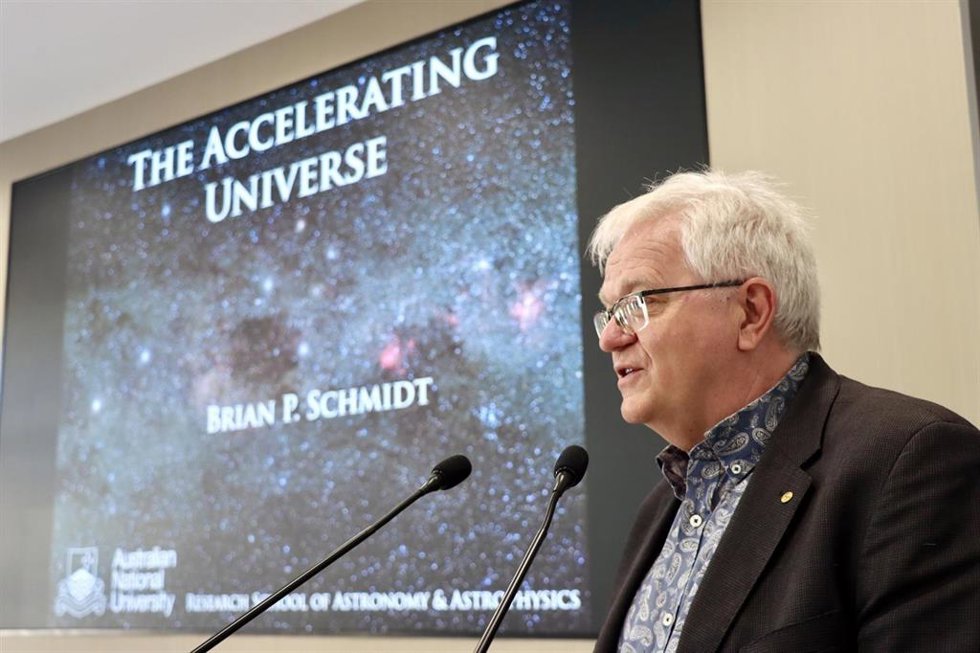 El premio Nobel de Física Brian Schmidt, durante su conferencia sobre la expansión acelerada del universo en la Universidad de Almería.