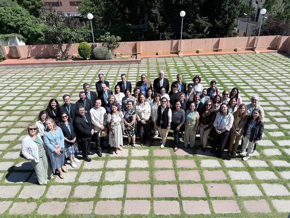 Foto de grupo del workshop internacional “Juventud, trayectorias vitales y proyecto familiar”